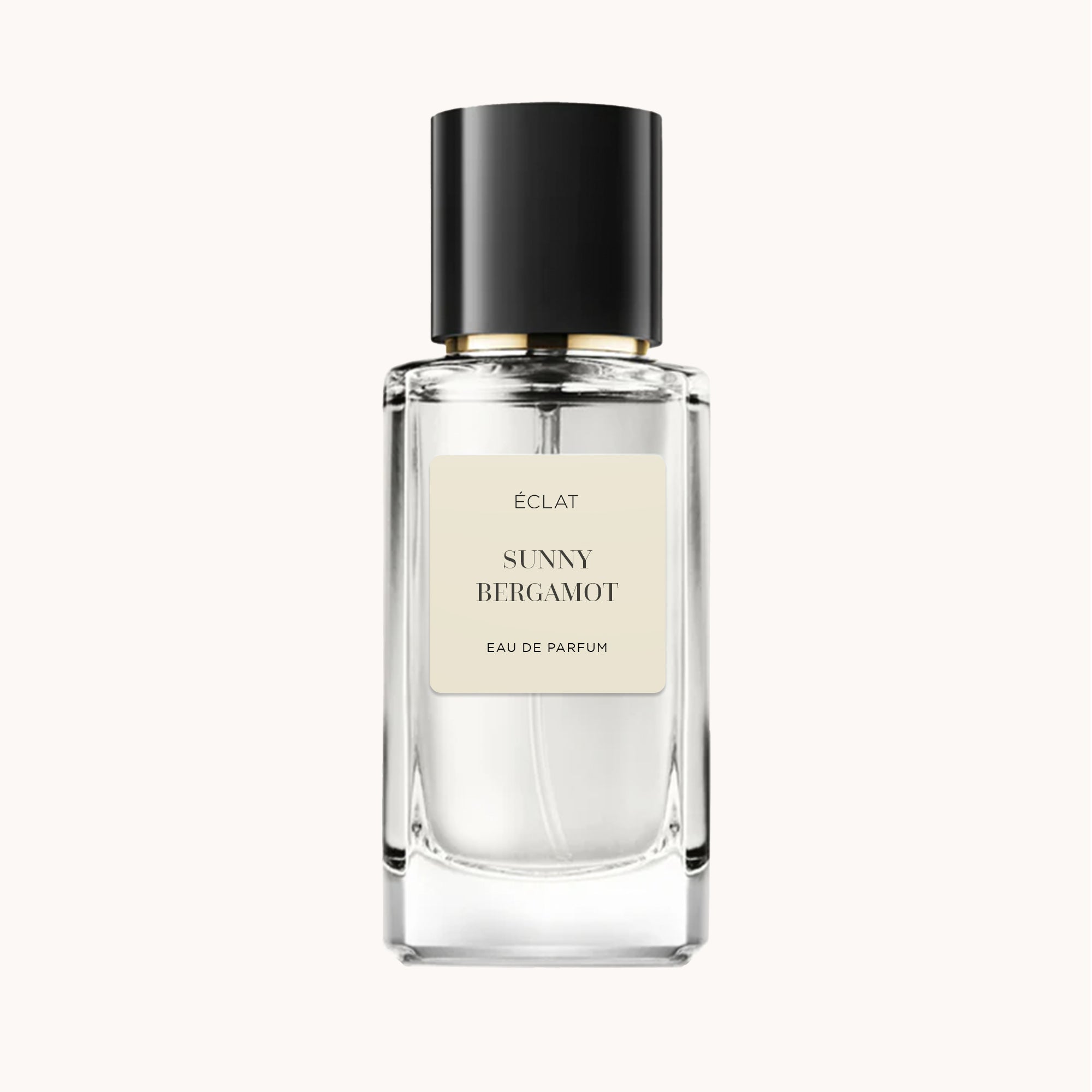 Flacone in vetro sfaccettato di ÉCLAT Sunny Bergamot con tappo nero ed etichetta crema.