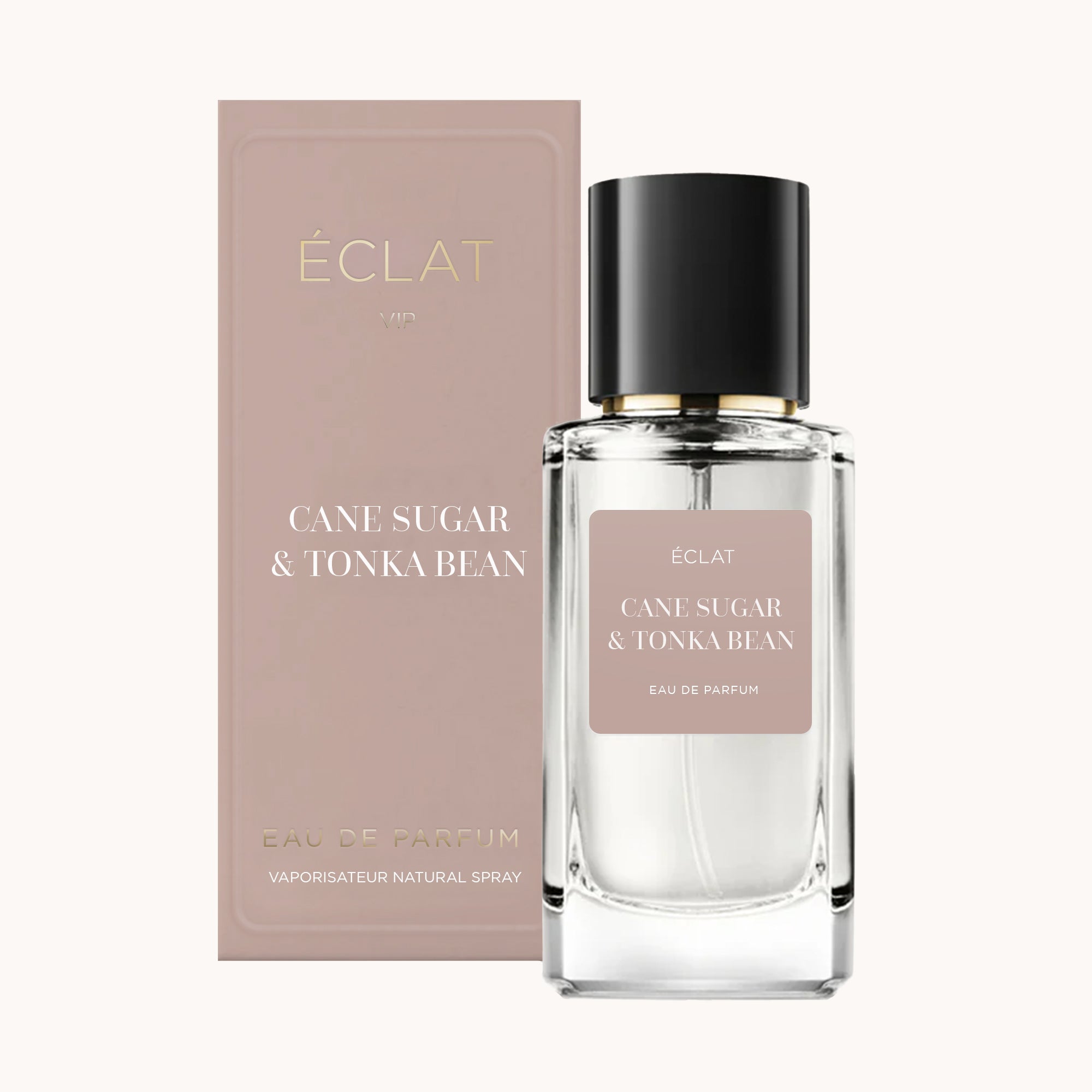 Un flacone in vetro sfaccettato di ÉCLAT Cane Sugar & Tonka Bean con tappo nero si trova davanti a una scatola beige con scritte eleganti.
