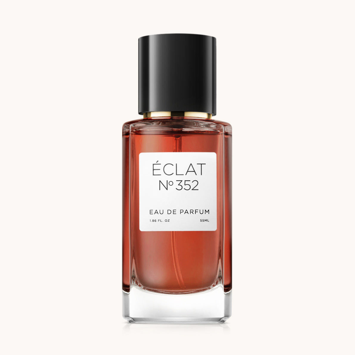 Fragranza ÉCLAT Cherry Blossom Amaretto in un flacone di vetro trasparente con tappo nero ed etichetta bianca.