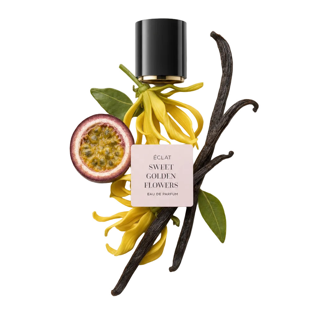 Un tappo nero con etichetta è circondato da fiori gialli, mezza frutto della passione, foglie verdi e baccelli di vaniglia che rappresentano ÉCLAT Sweet Golden Flowers.