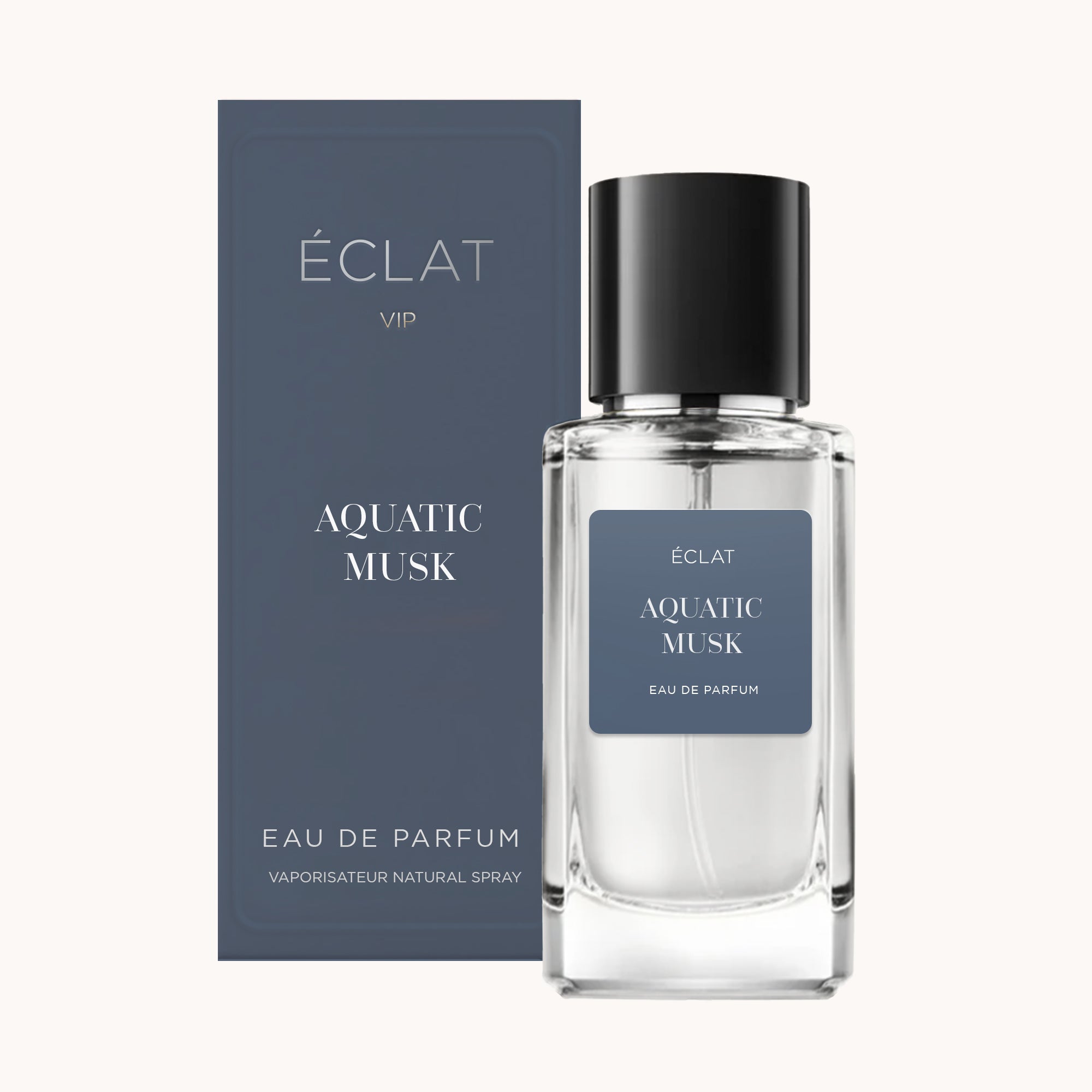 Una bottiglia di vetro trasparente di ÉCLAT Aquatic Musk VIP con tappo nero accanto alla sua scatola blu abbinata.