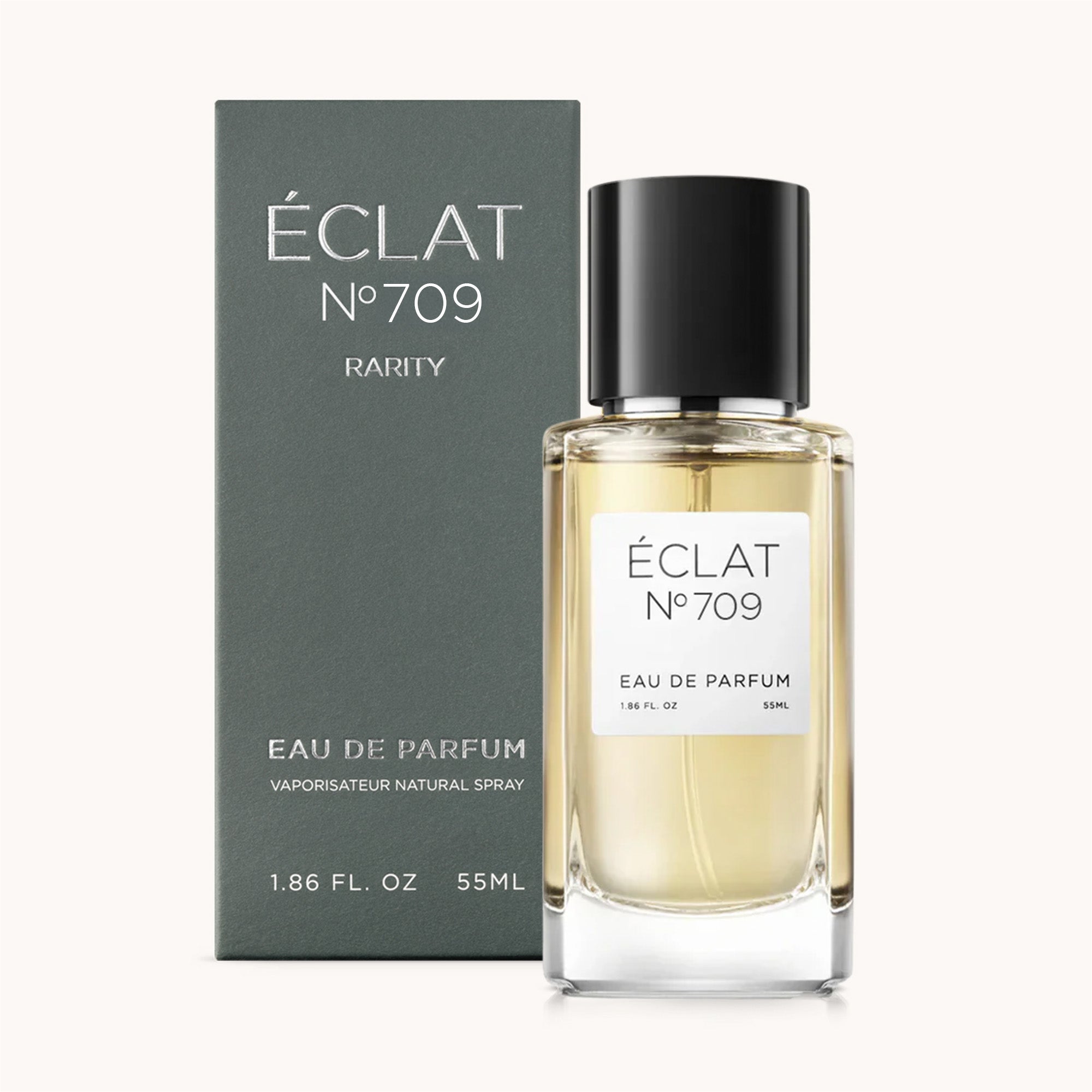 ÉCLAT Black Tea & Cedar presentato in un flacone di vetro sfaccettato con tappo nero, accanto a un'elegante scatola scura.