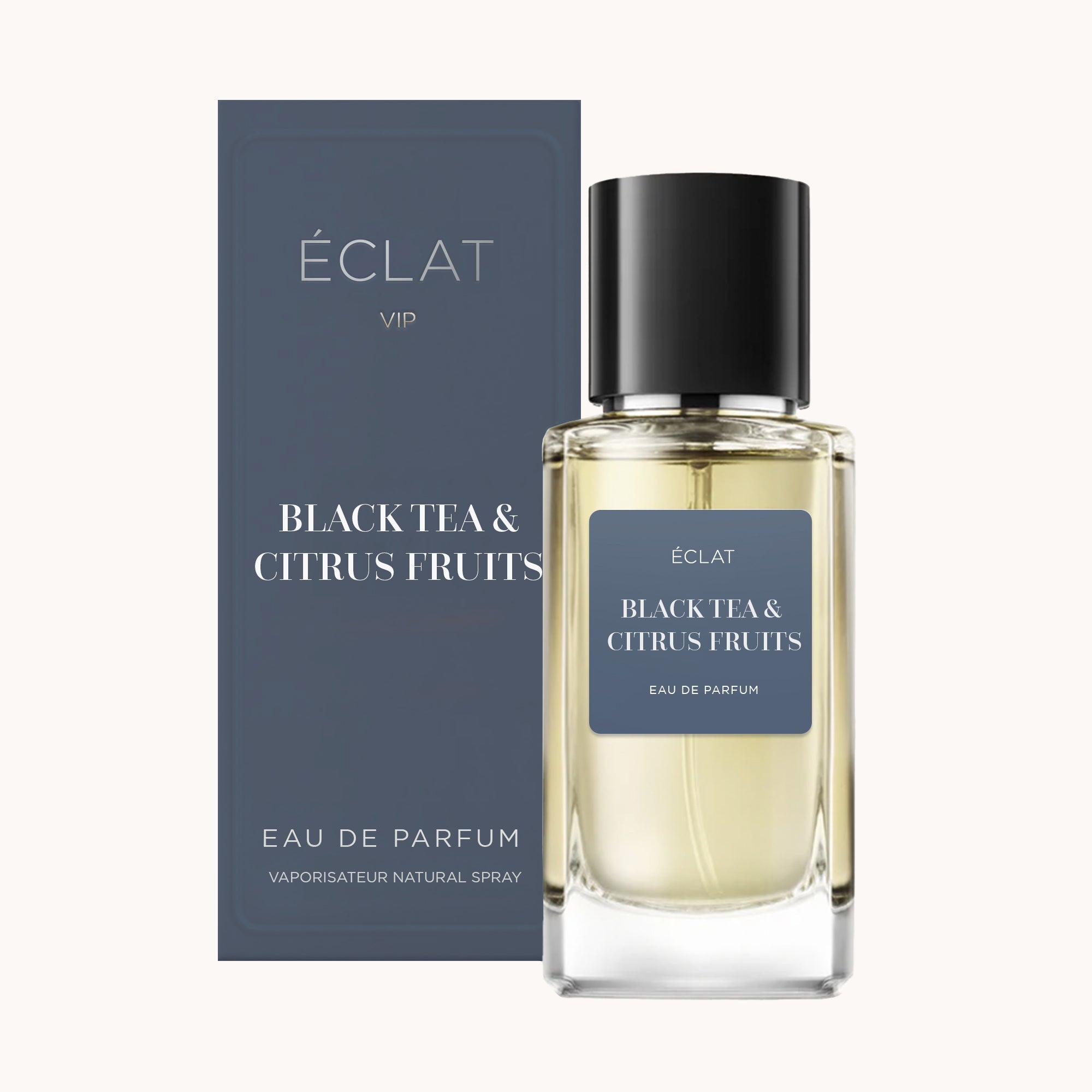 Bottiglia di profumo ÉCLAT VIP Black Tea & Citrus Fruits con etichetta blu scuro e scatola coordinata.