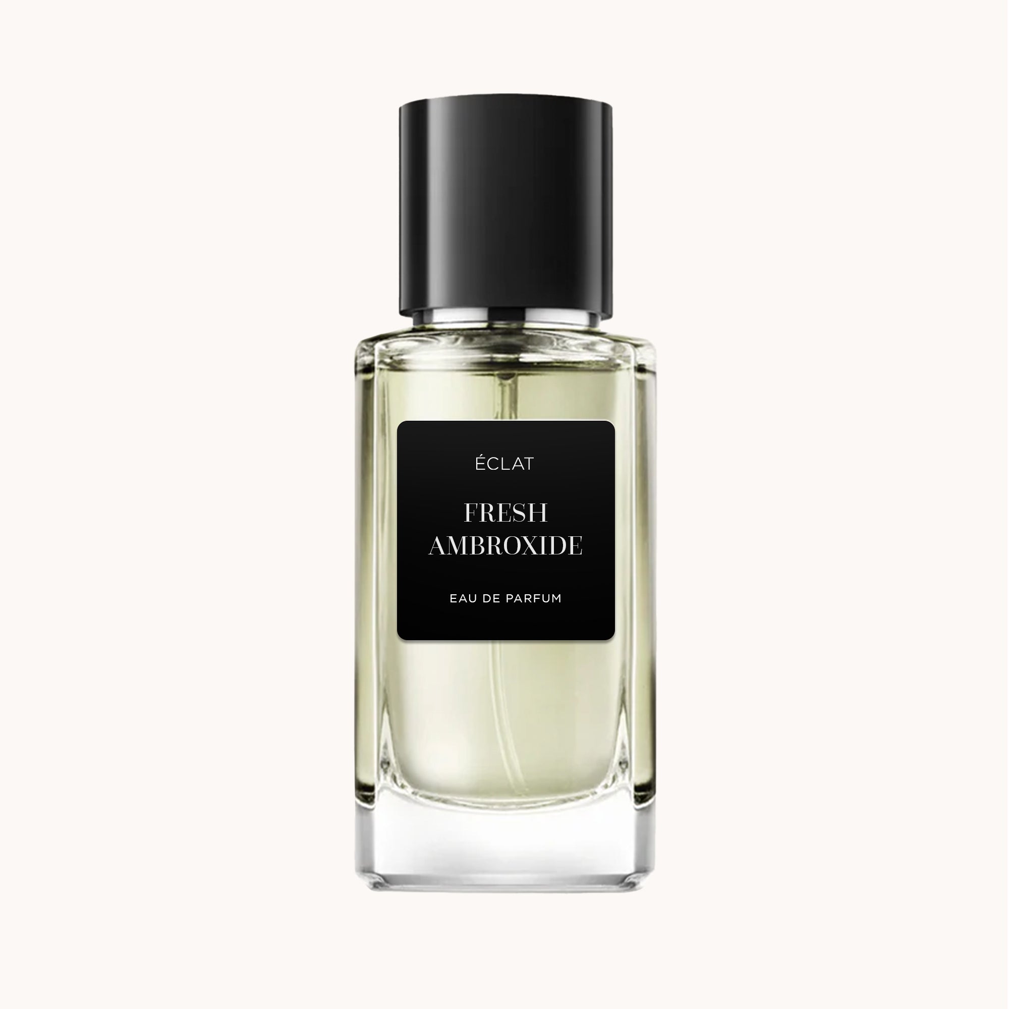 Bottiglia di vetro sfaccettata con etichetta nera opaca e tappo coordinato, presenta ÉCLAT Fresh Ambroxide.