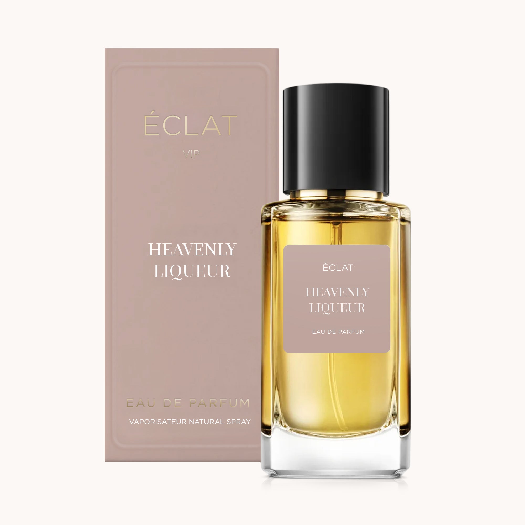 Il profumo ÉCLAT Heavenly Liqueur VIP è presentato in un flacone di vetro sfaccettato con etichetta opaca e un elegante tappo nero, accompagnato da una raffinata scatola beige.