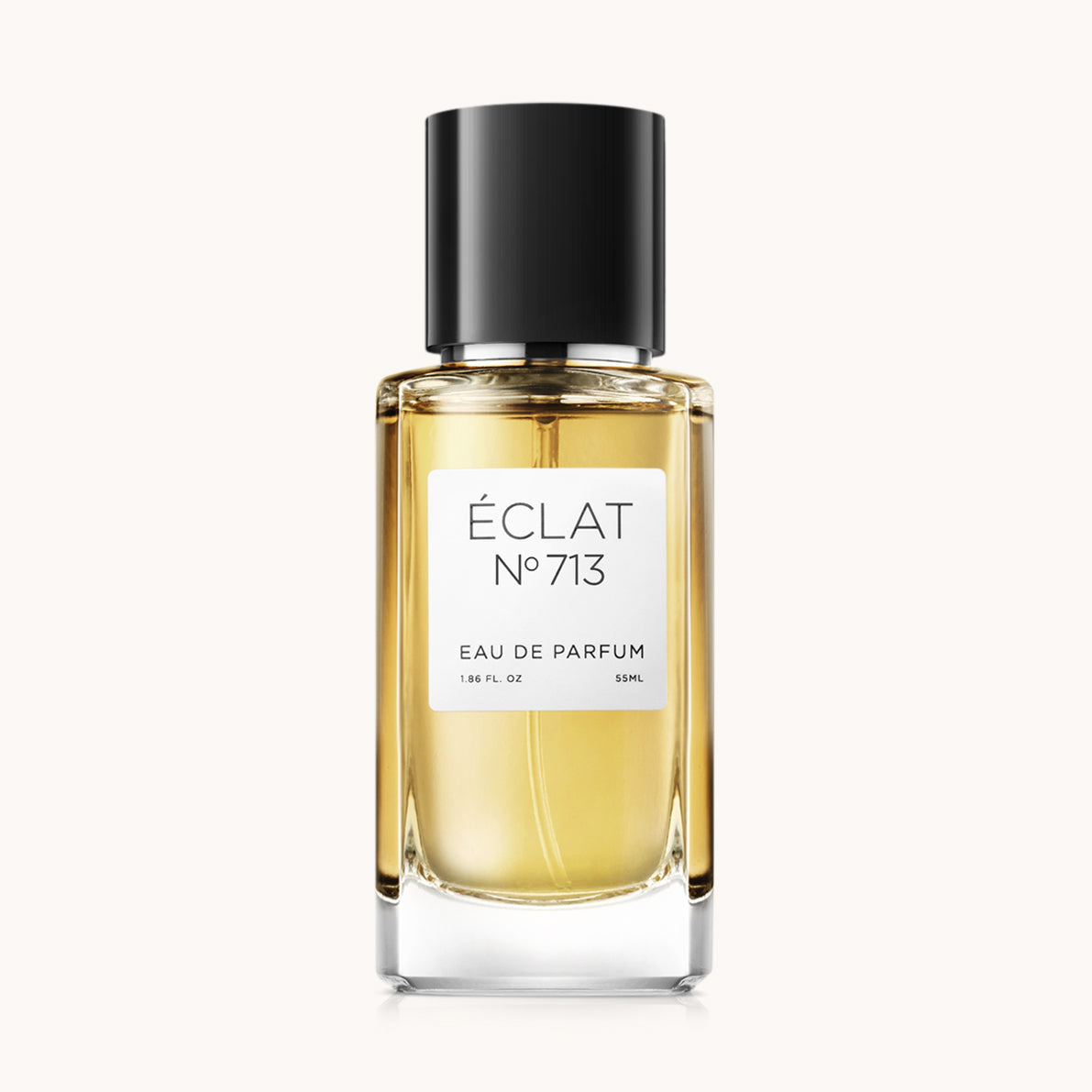 Il profumo ÉCLAT VIP - Incense & Oud è presentato in una bottiglia di vetro trasparente con tappo nero e etichetta bianca.