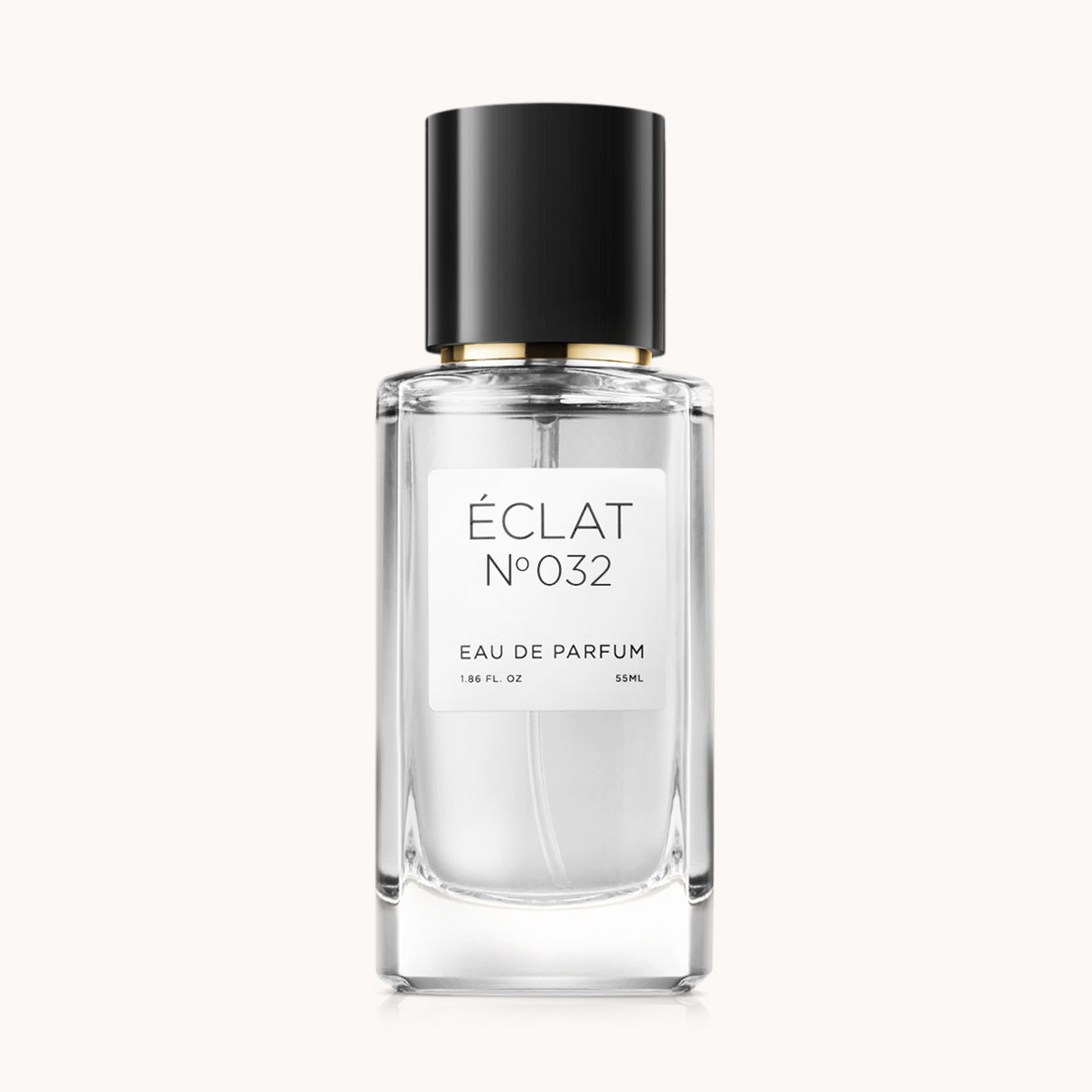 Il profumo ÉCLAT Light Ambroxide è presentato in un flacone di vetro sfaccettato con tappo nero elegante e etichetta opaca.