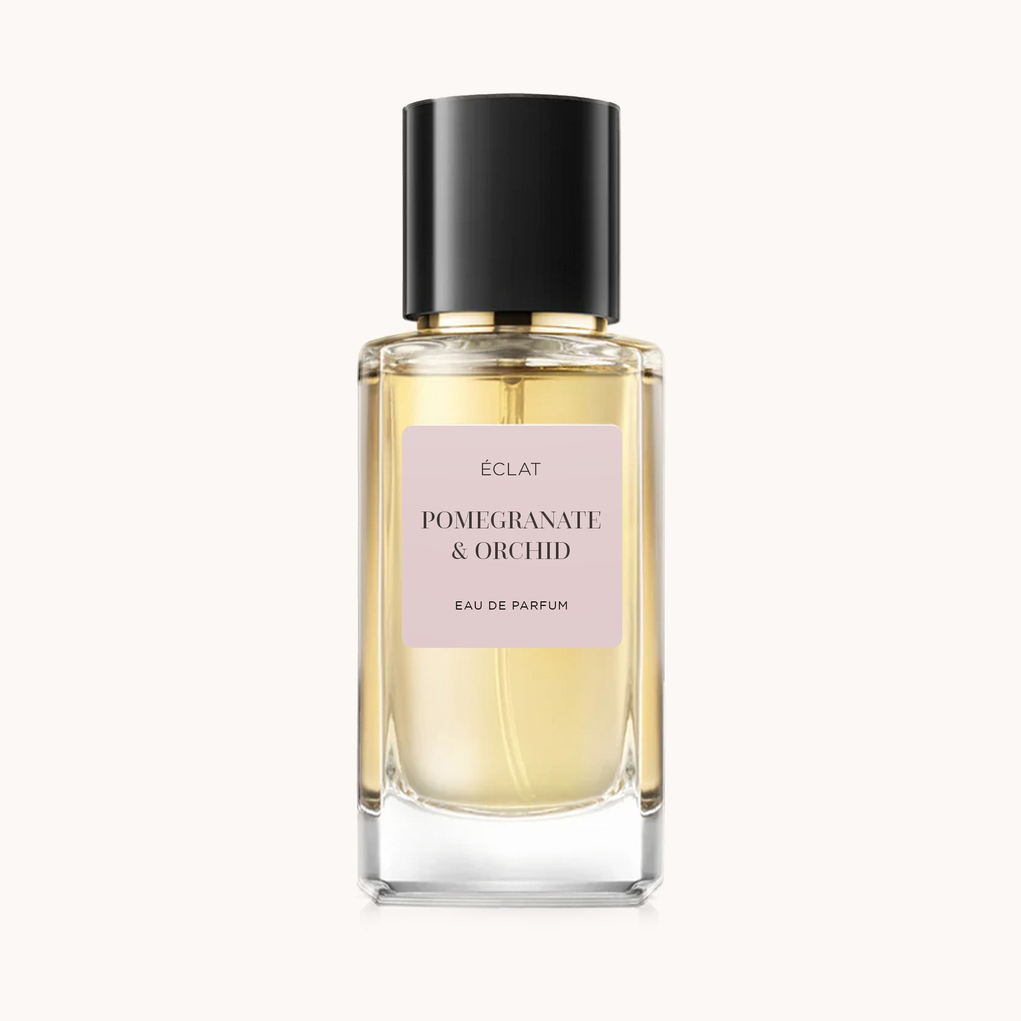 ÉCLAT Pomegranate & Orchid in un flacone di vetro sfaccettato con tappo nero ed etichetta opaca.