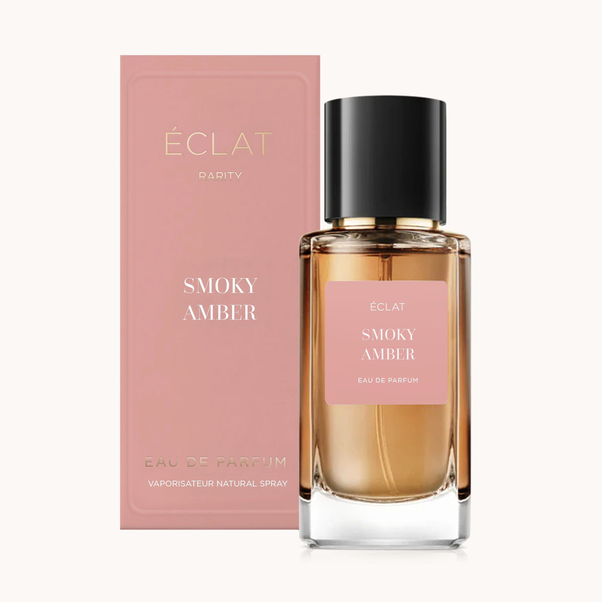 Flacone di profumo ÉCLAT Smoky Amber con etichetta rosa e tappo nero, accompagnato da una scatola rosa coordinata.