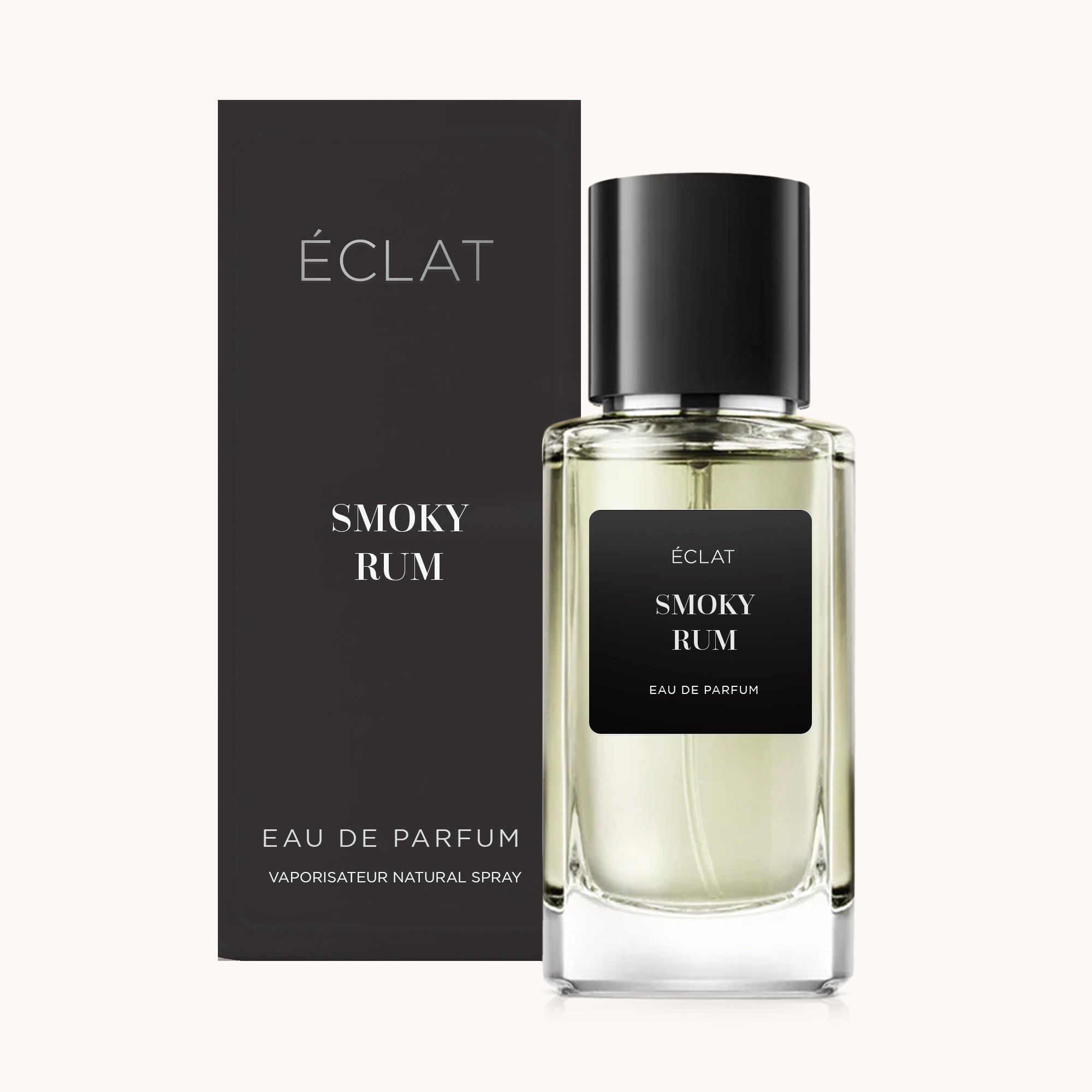 Un flacone in vetro sfaccettato di ÉCLAT Smoky Rum con tappo nero lucido e scatola nera abbinata sullo sfondo.