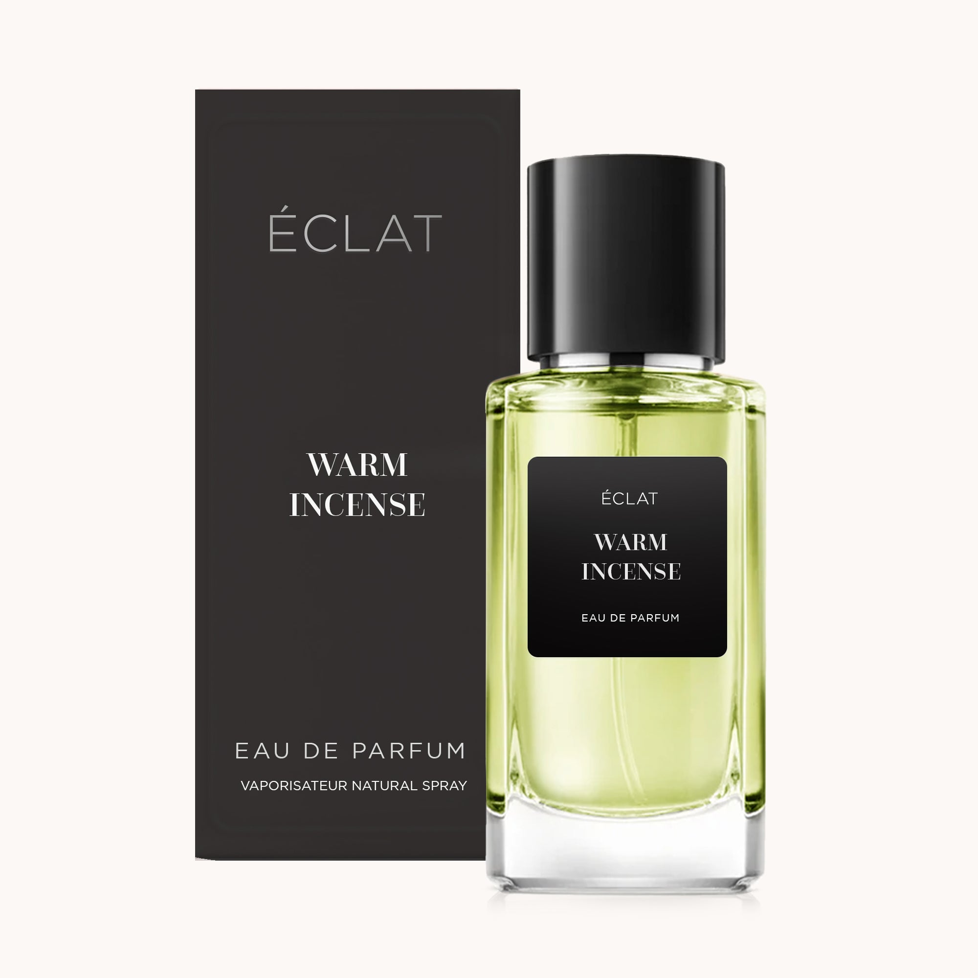 La fragranza ÉCLAT Warm Incense è presentata in un flacone di vetro trasparente con un elegante tappo nero, accompagnato da una scatola nera coordinata.