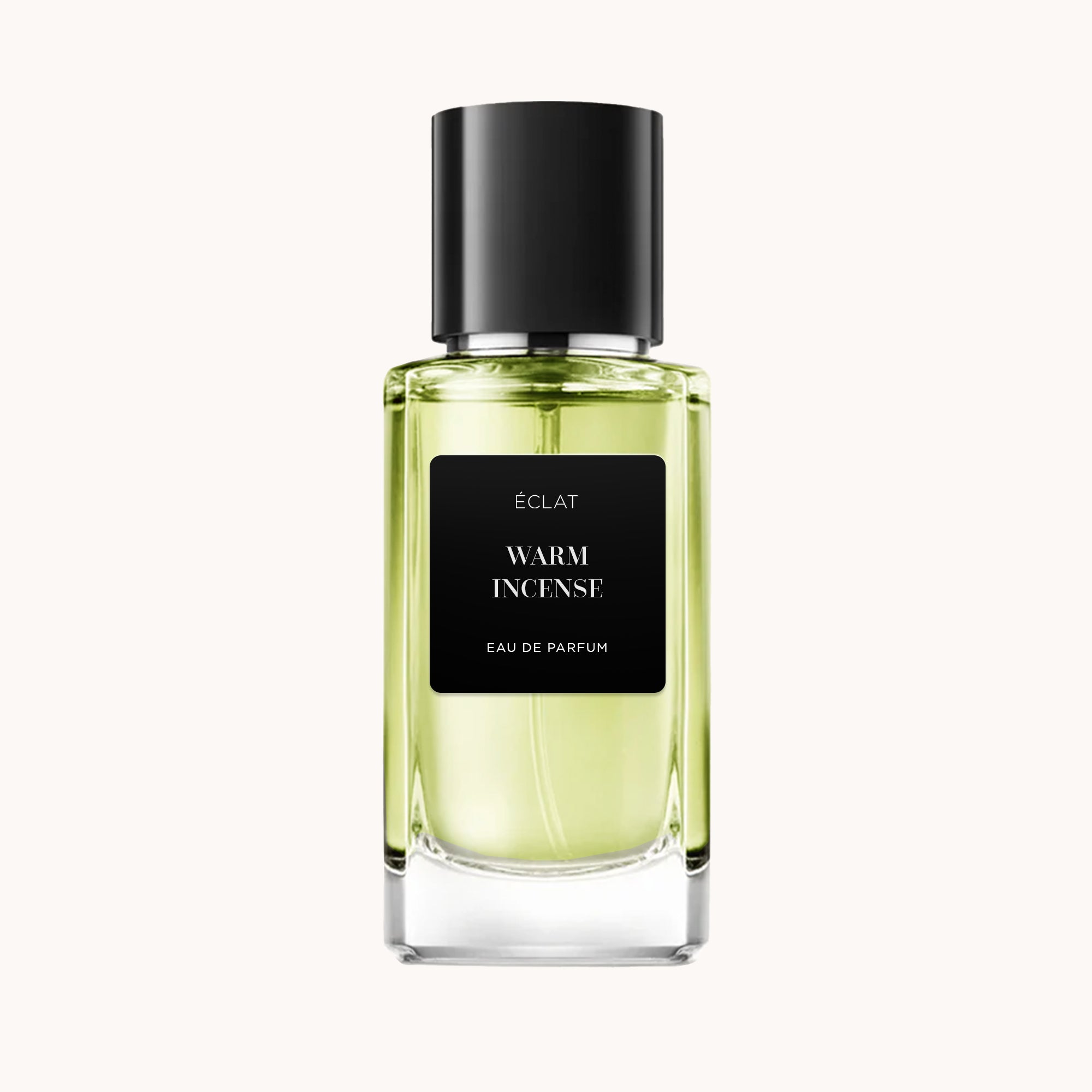 Flacone di vetro sfaccettato con etichetta e tappo neri, mostra ÉCLAT Warm Incense Eau de Parfum.